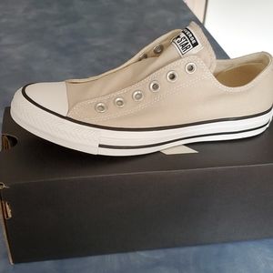 CONVERSE UNISEX NEW IN BOX 6.5M/8.5Women
